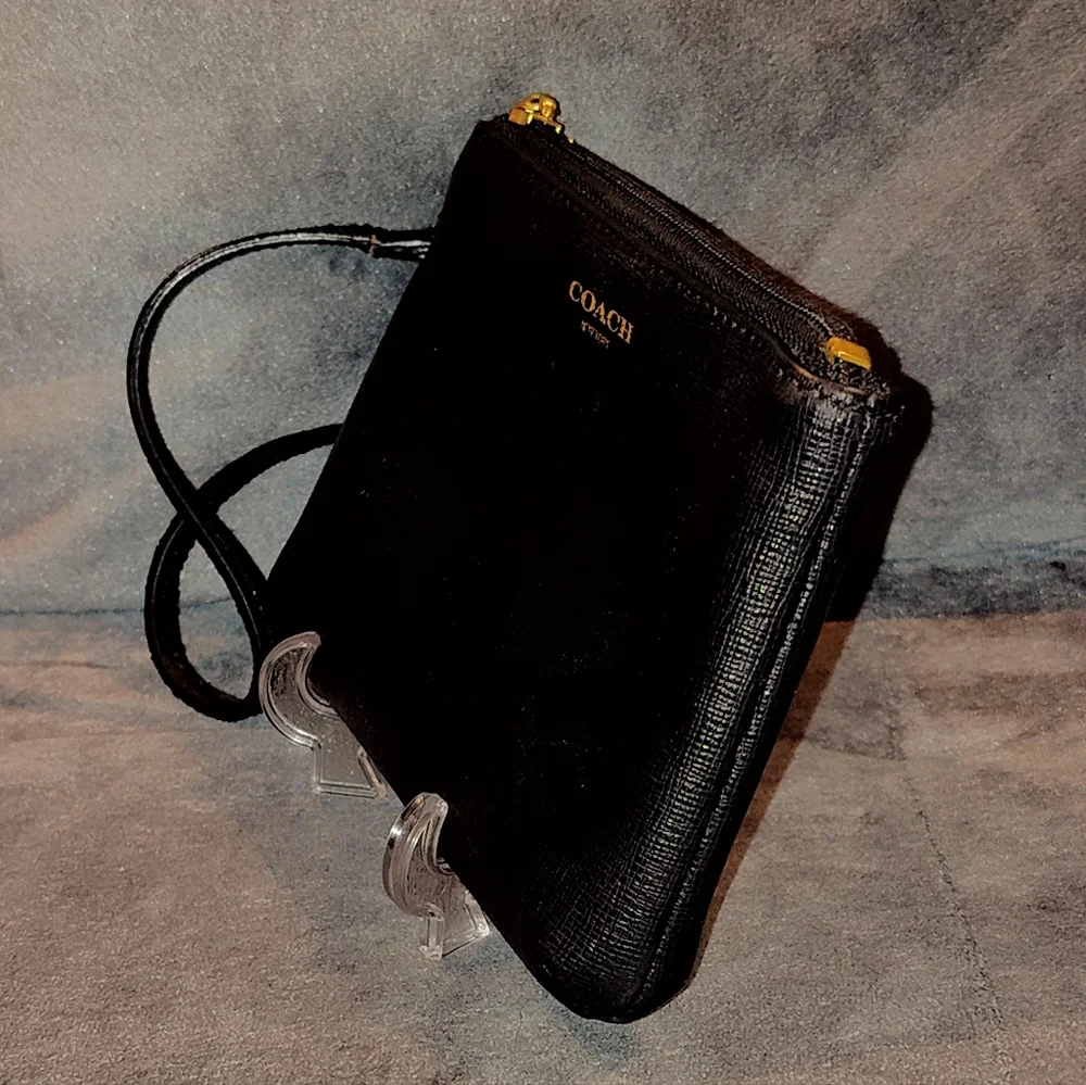 COACH BLACK SAFFIANO LEATHER TOP ZIP WRISTLET / CLUTCH WITH 3 CARD SLOTS
